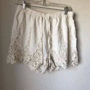 Anthropologie cream shorts! Size S!